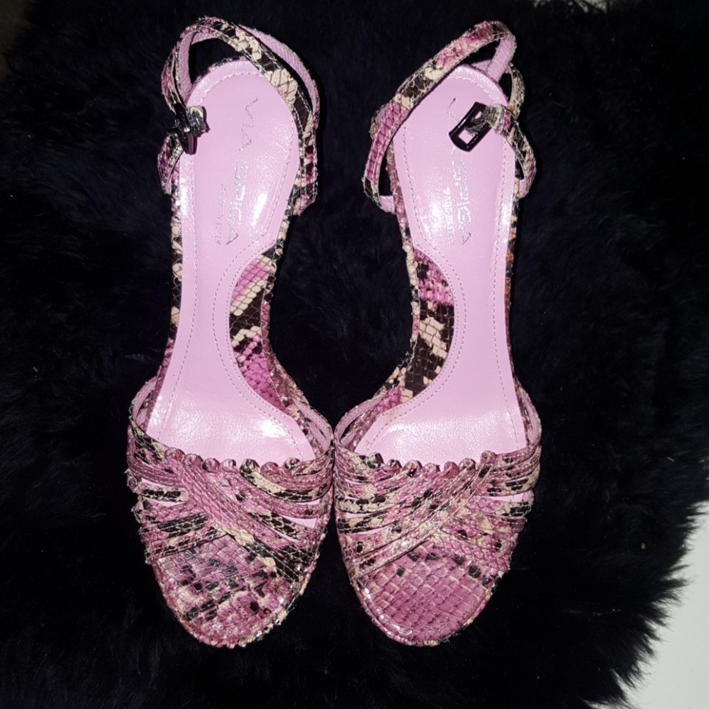 🌸 HP 🌸 Cute Via Spiga Sandals - Picture 2 of 3